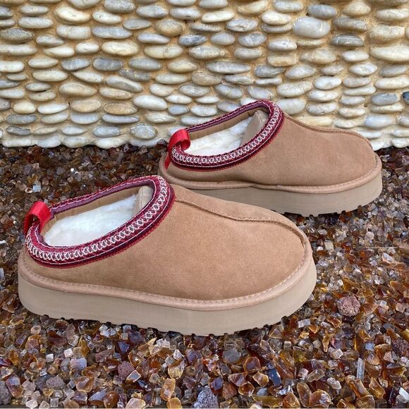 NWT New Elevates Tan Suede Slip-On Platform Slippers/Shoes w/Red Trim 9 - Picture 3 of 11